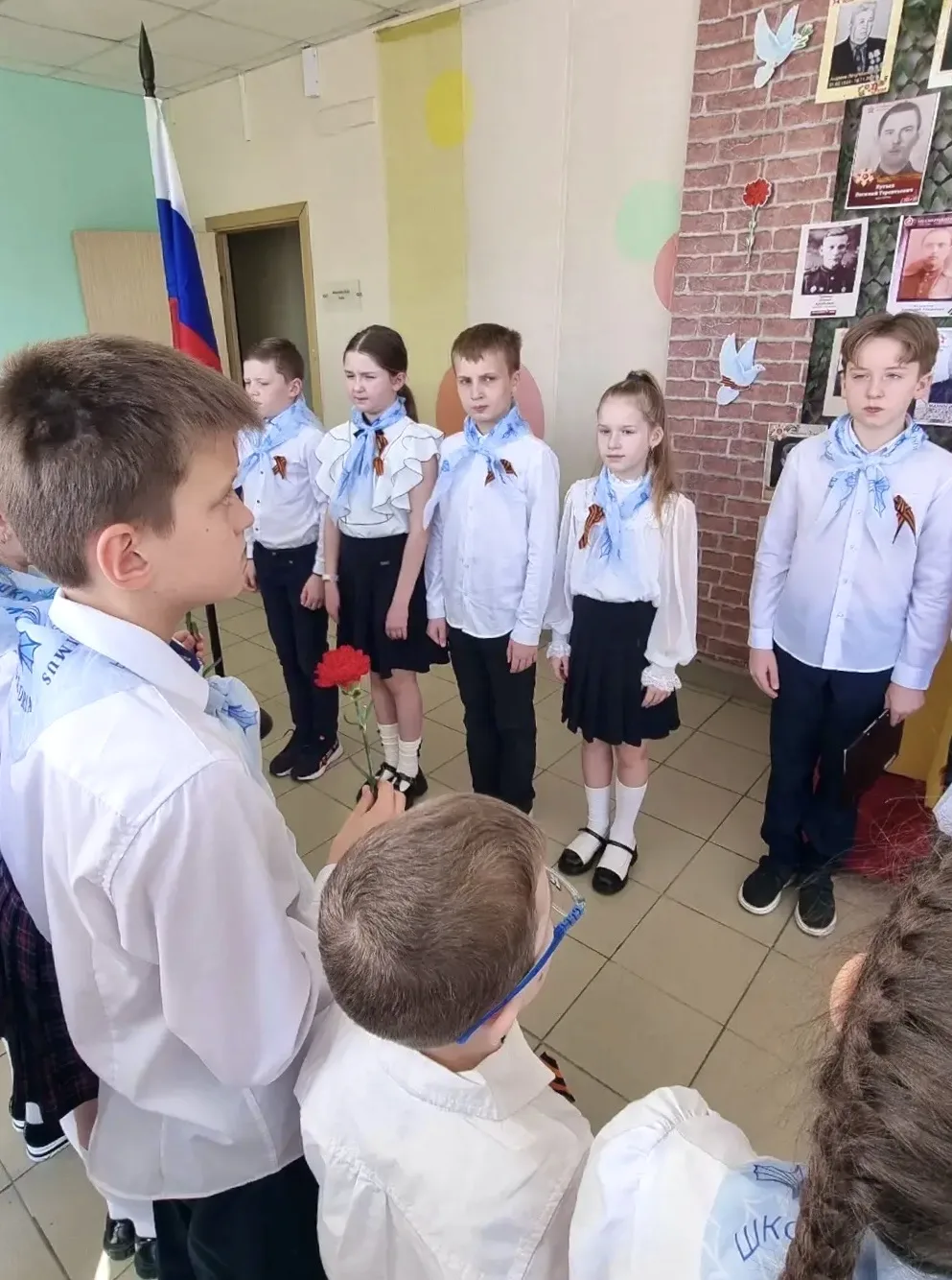 КРАСНЫЕ ГВОЗДИКИ (Часть 1) 💫Сегодня, 6 мая, в день памяти святого Георгия Победоносца, ученики «Школ