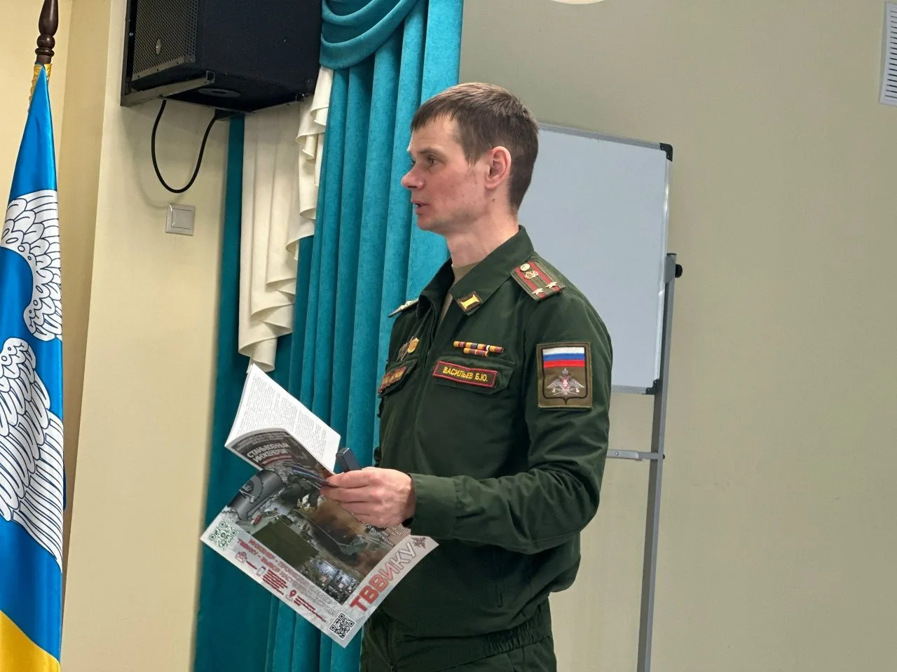 В Михайловской СОШ № 1 состоялась важная встреча учеников 9-11 классов с представителем...