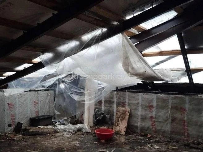 В Туапсе сорвали сроки ремонта крыши в доме, куда прилетел беспилотник  25 ноября 2025 года Туапсе м