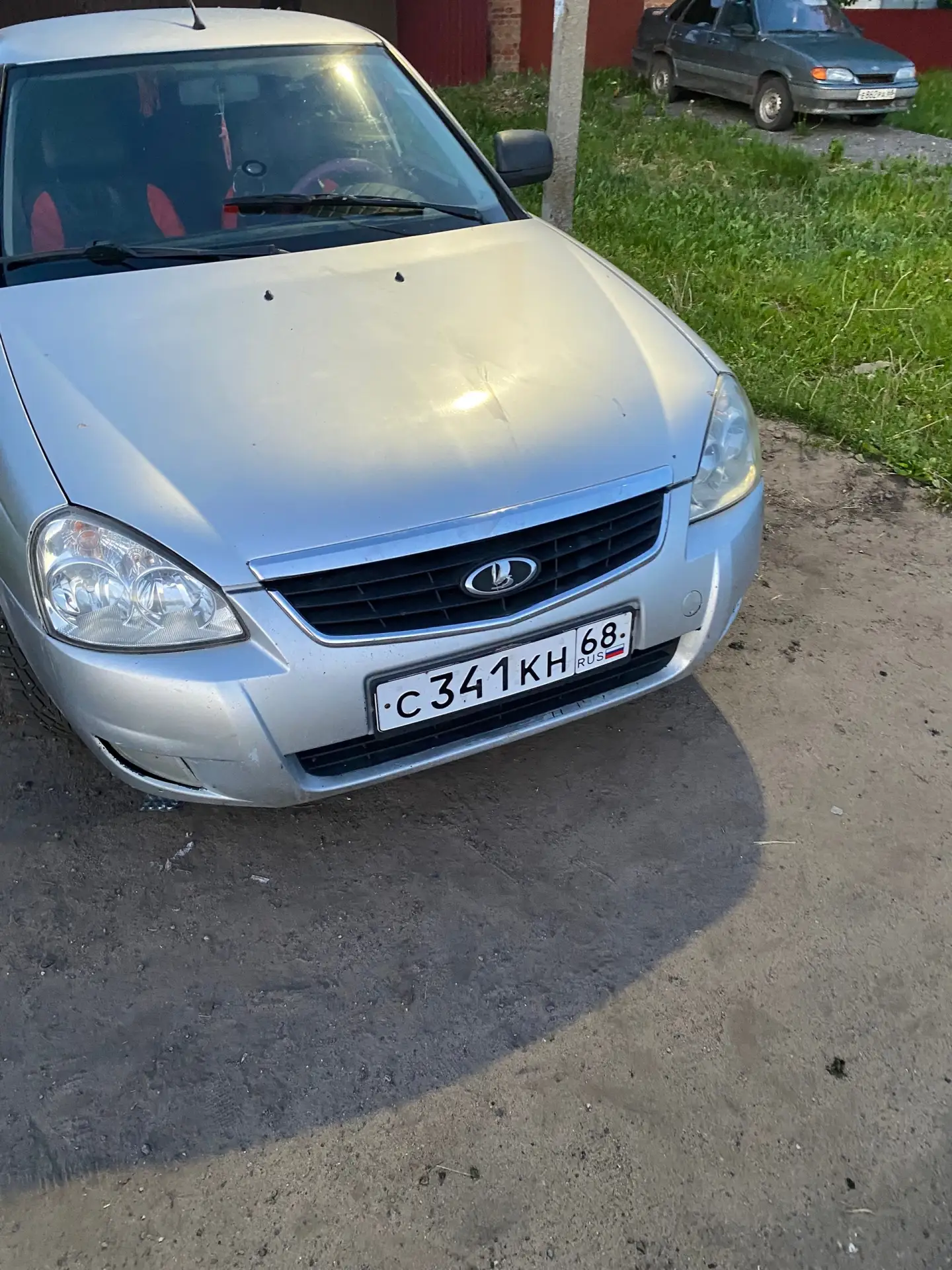 Продам приору 2013 год 4 собственника,пробег 216000 км,мотор работает хорошо масло жора нет,кпп отли