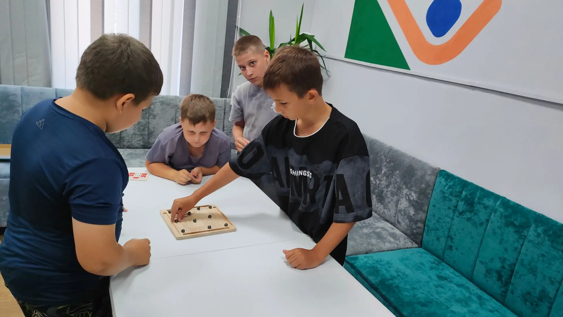 🎉 «Территория молодёжи»: день настольных игр в музее! 🎉

Сегодня на «Территории молодёжи» в Истори