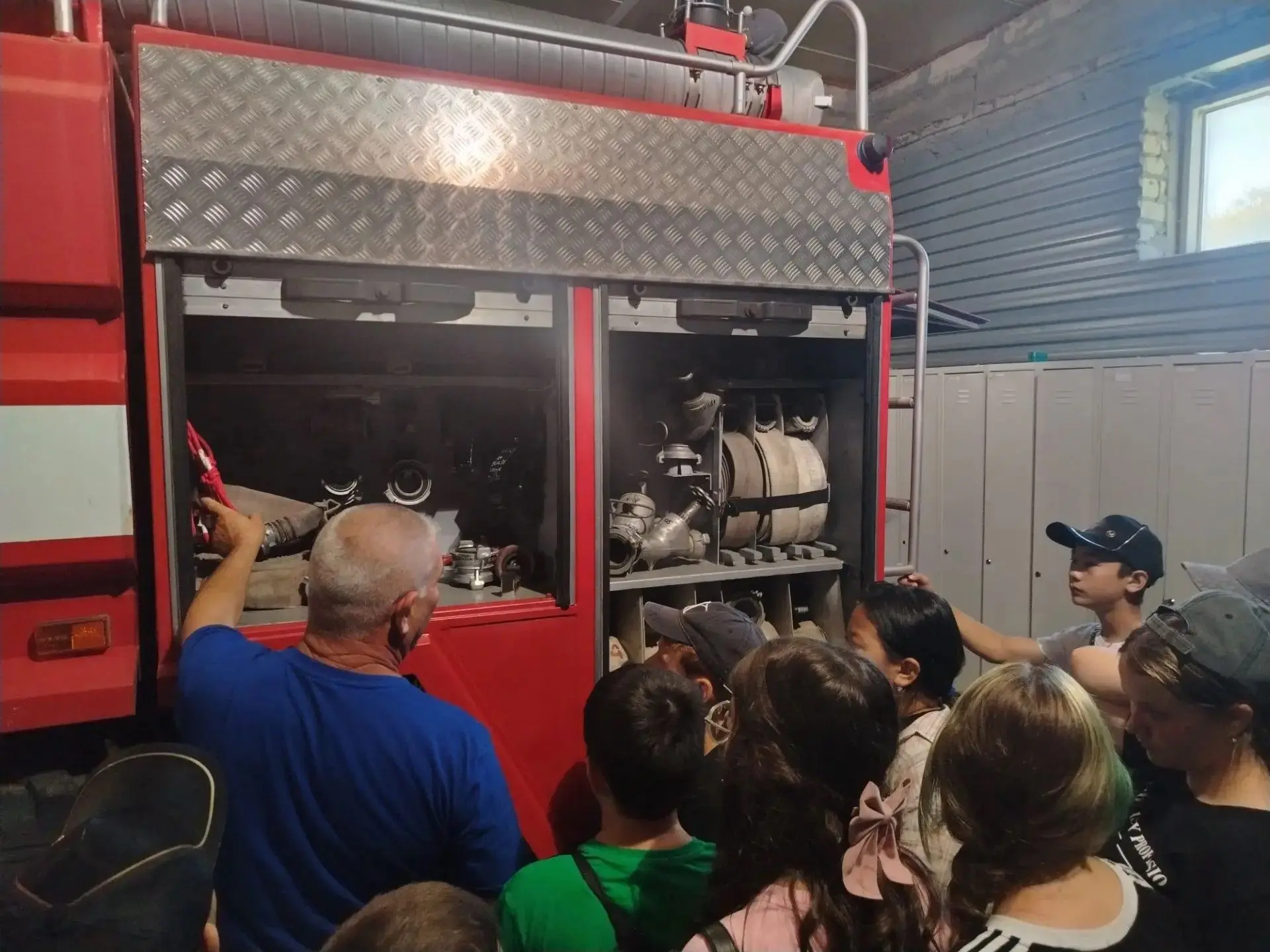 🚒В пожарных частях ПАСС СК состоялись экскурсии для детей.
 
📍Воспитанников пришкольных лагерей те