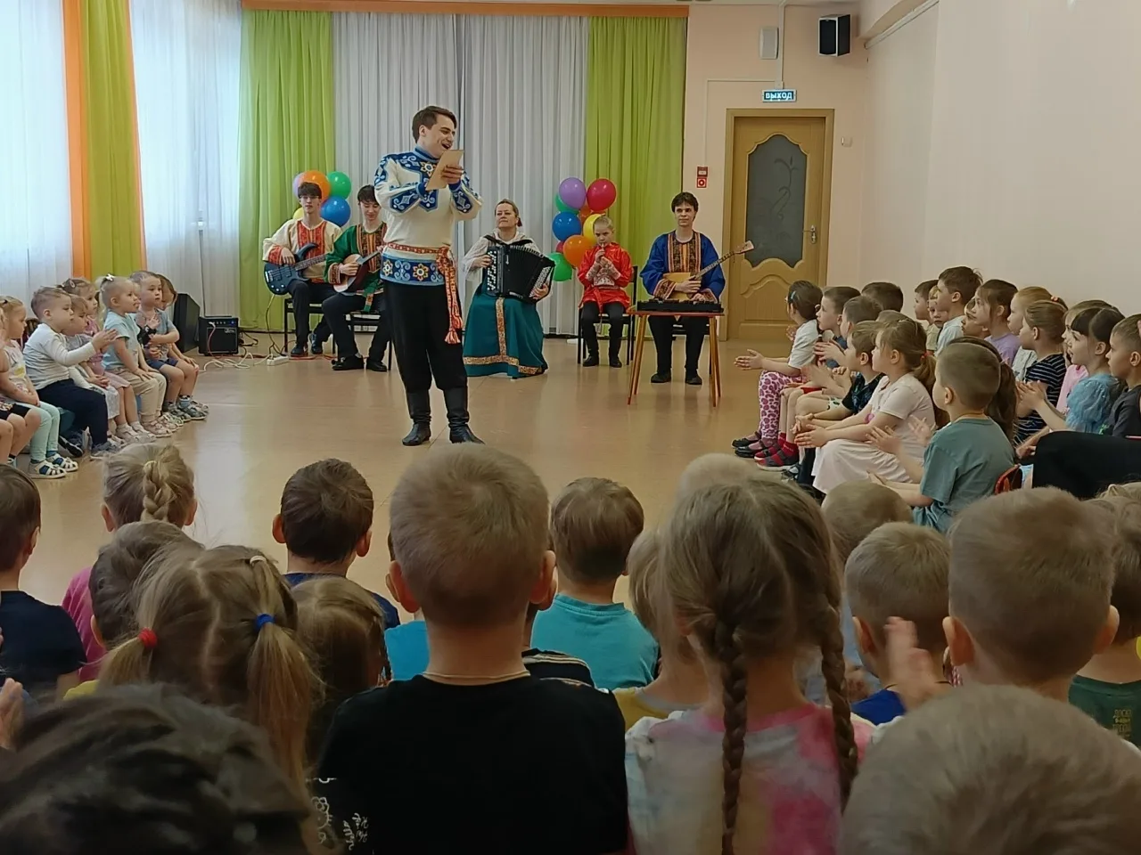 29 апреля ребята из Детского сада "Творчество" посетили музыкально-интерактивную програ...