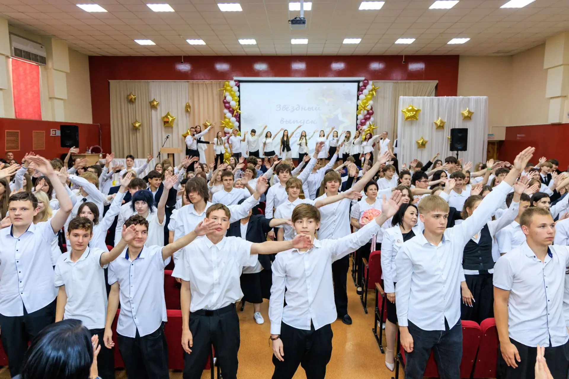 🎉30 июня  в актовом зале нашей школы состоялось торжественное вручение аттестатов выпускникам 9-х к