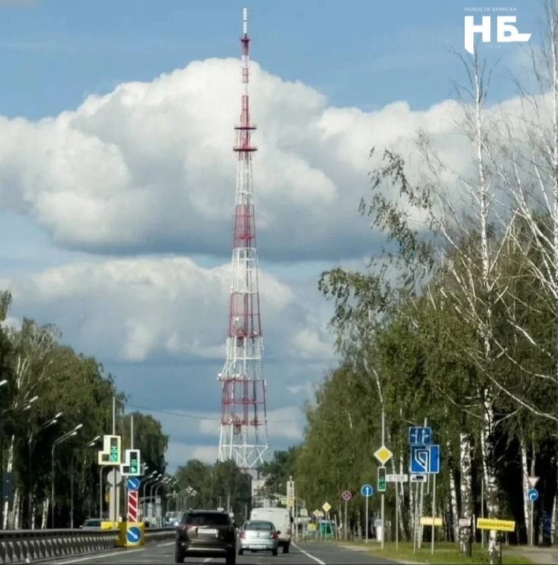 💥Брянскую телебашню подсветят ко Дню учителя.
