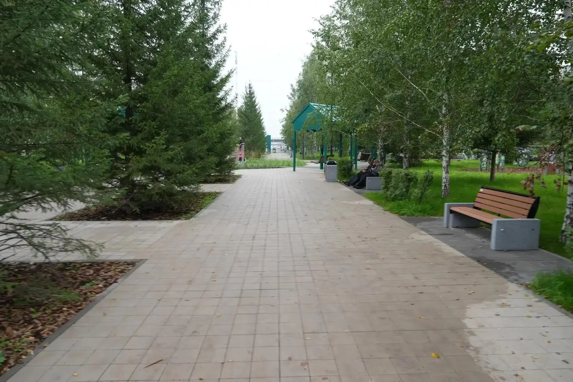 Заехал внепланово в сквер Сказочный, посмотрел, как обстоят дела. По решению жителей пр...