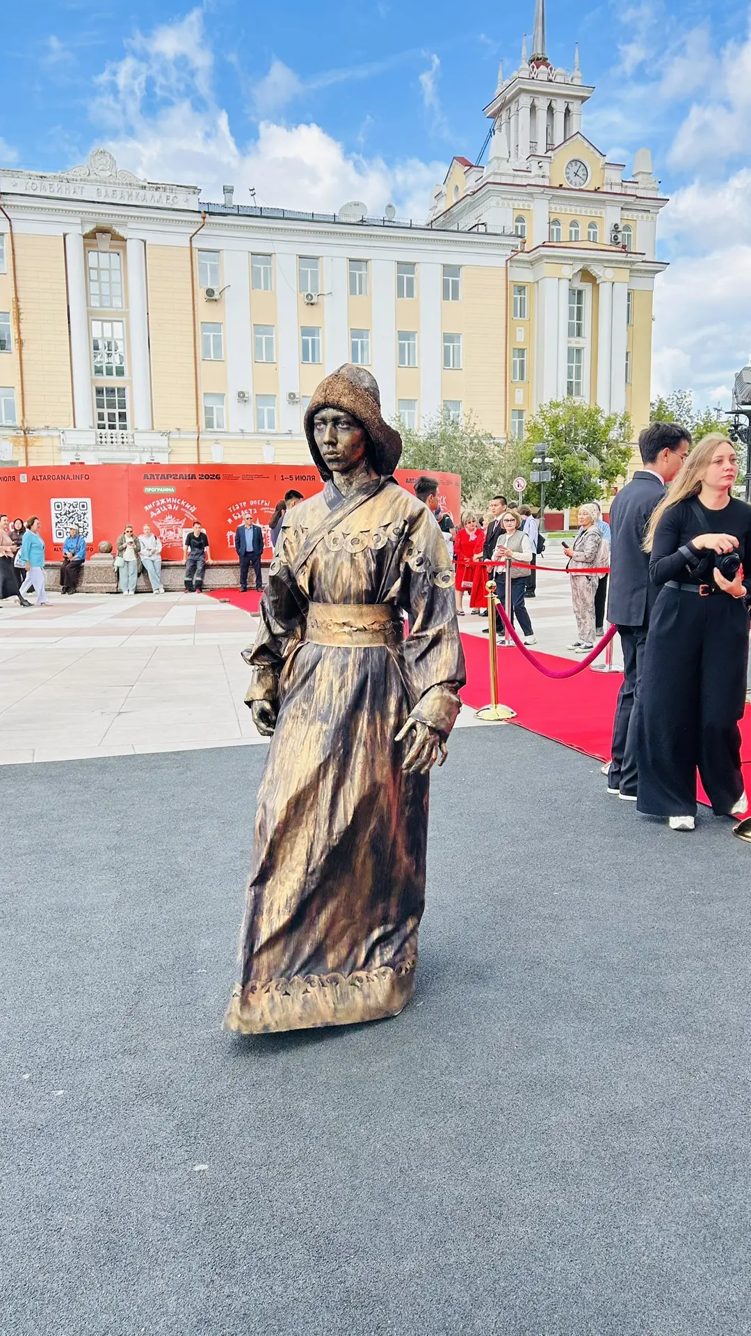 Мы начинаем нашу церемонию открытия нового театрального сезона ✨