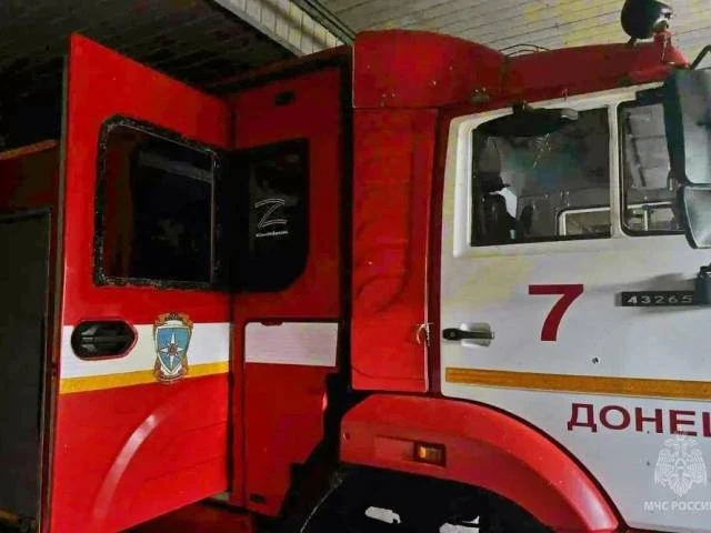 В Донецке при ликвидации пожара после атаки БПЛА пострадали восемь сотрудников МЧС
