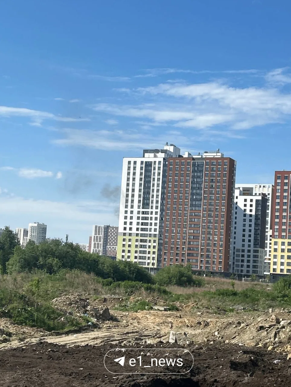 ⚡️В пожаре на Хрустальногорской никто не пострадал.  Огонь приехали тушить 7 машин и 17 пожарных, со