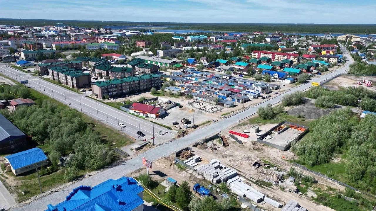 🚧 В Тарко-Сале обновляют важную городскую дорогу

Продолжается ремонт улицы Совхозной — одного из в