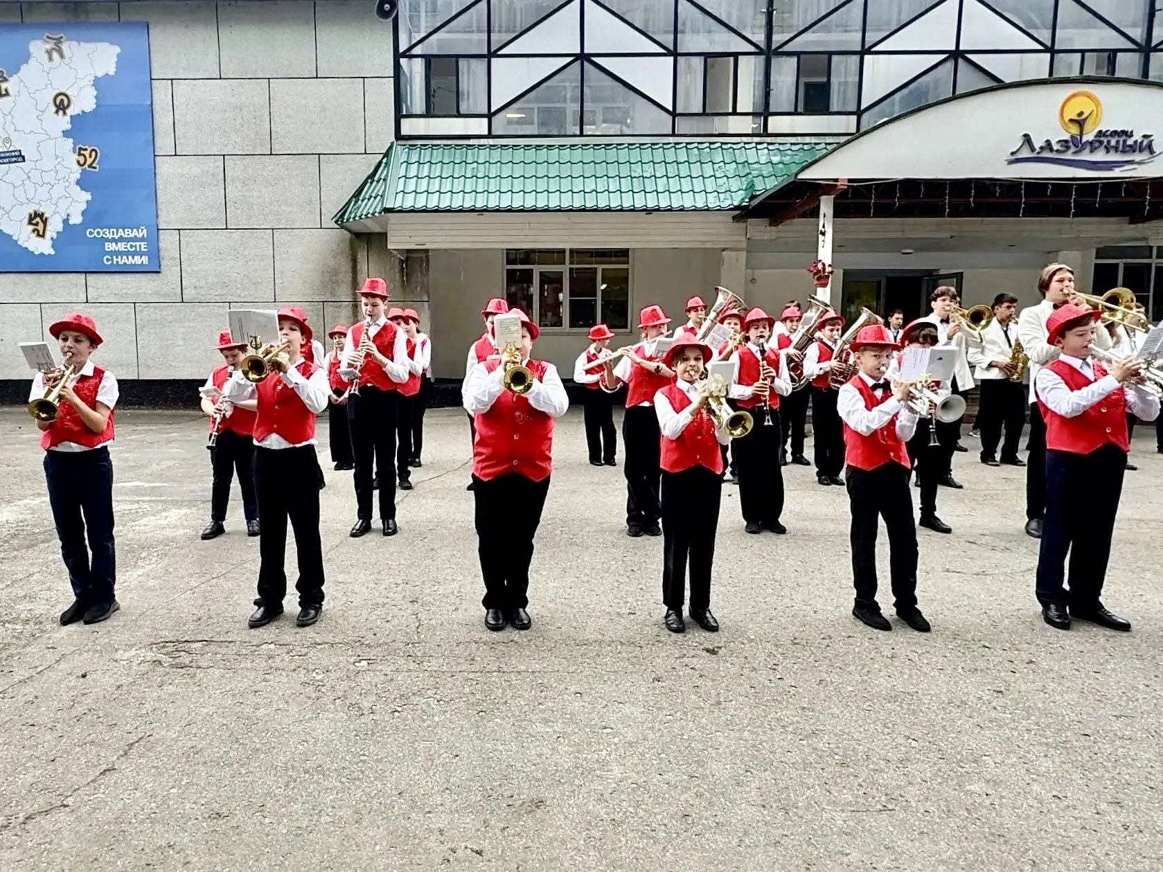 Последний аккорд смены: как это было в «Лазурном» 🎺🎶

19 июня в ДСООЦ «Лазурный» состоялся отчетны