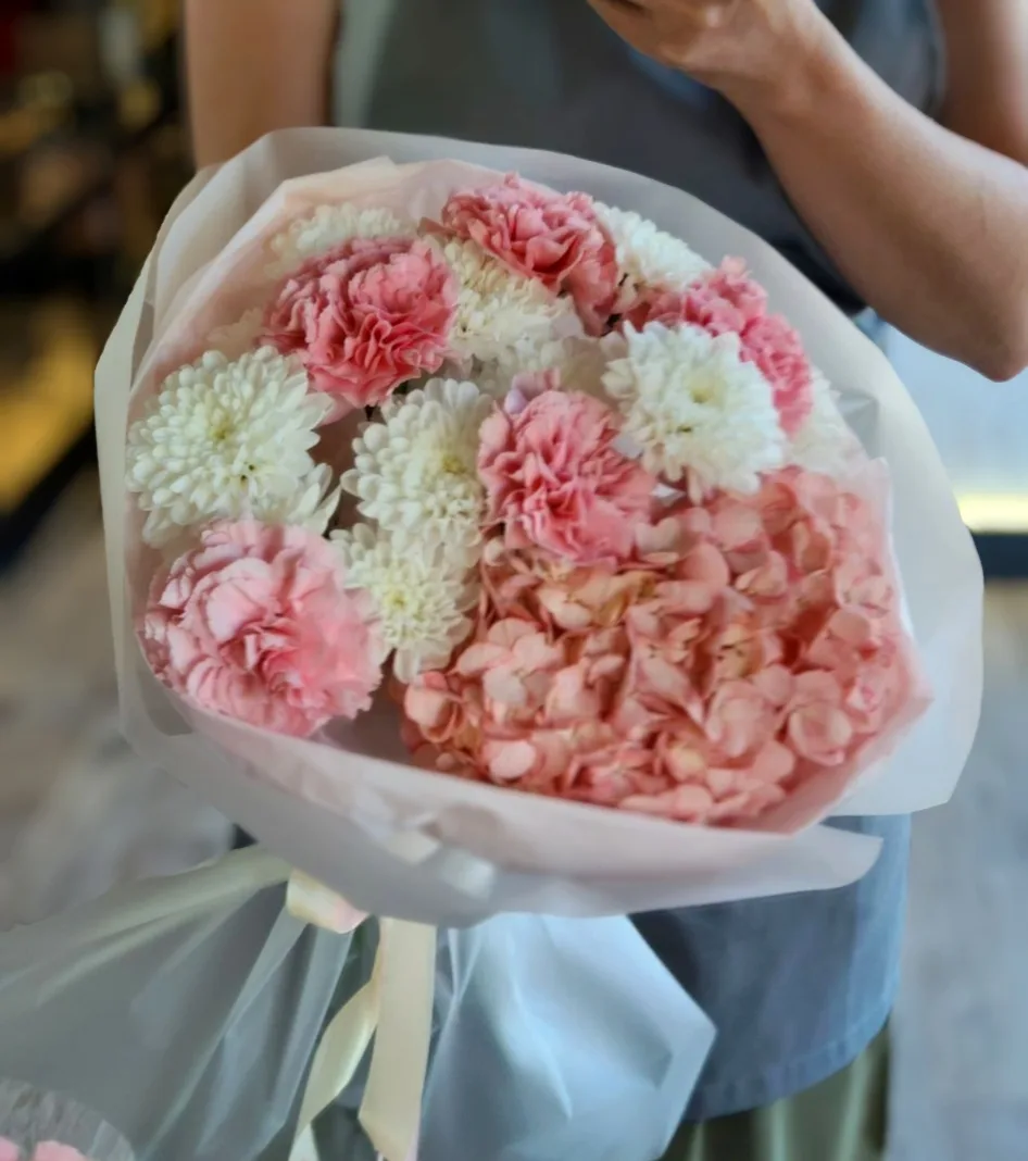 🌸А мы как раз пополнили витрину свежими букетами — и сейчас самое время присмотреть то...