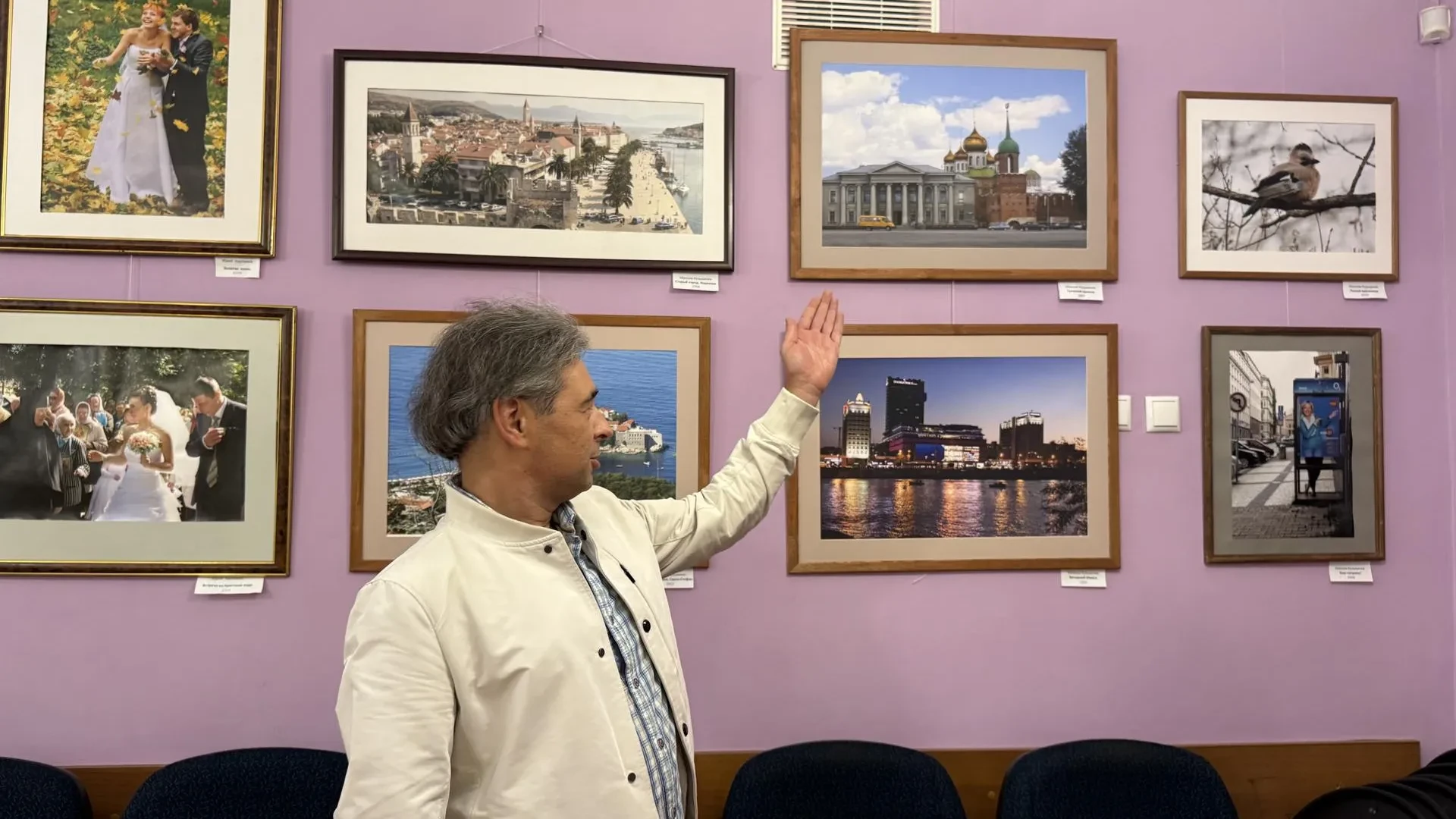 В Дзержинском открылась выставка фотографий «Путешествие. Отдых. Встречи»