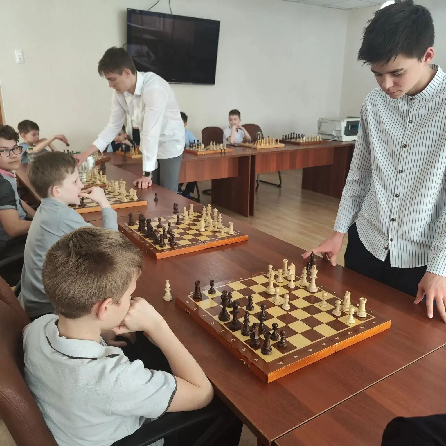 Сегодня в лицее прошла вторая часть сеанса одновременной игры в шахматы♟♟♟ В этот раз играли учащиес
