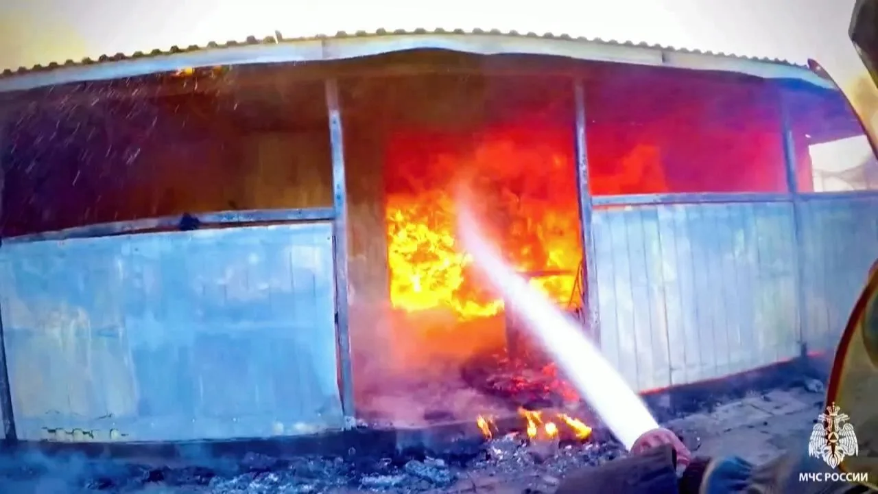 🚒 В Новомосковске горела хозяйственная постройка
