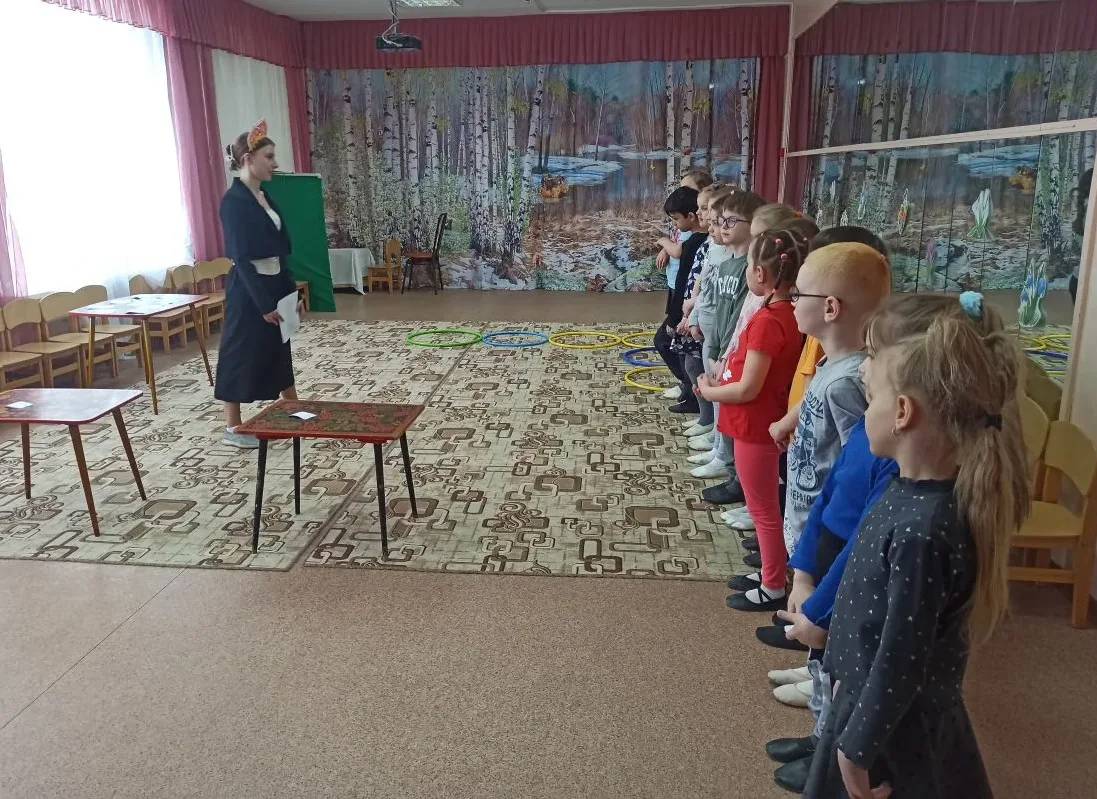 В подготовительной группе прошло увлекательное развлечение «Путешествие клубочка по зна...