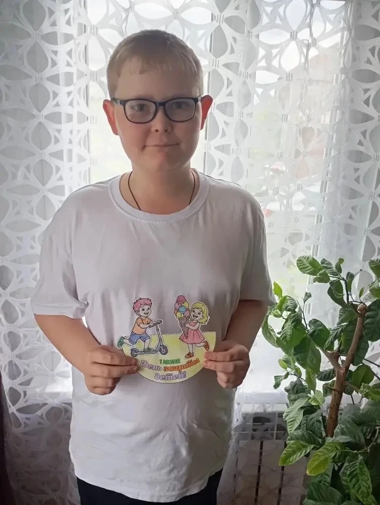 Закончился учебный год, все школьники отправились на каникулы. Но ребята из 3 и 4 класс...