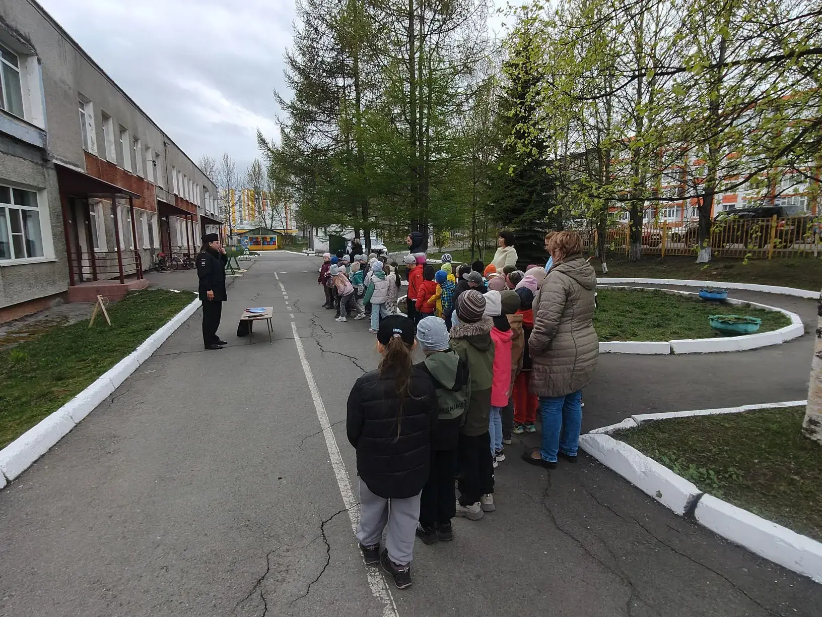 🚔 Важная встреча в детском саду!

Перед летом к нам приехали инспекторы Госавтоинспекции Елизовског