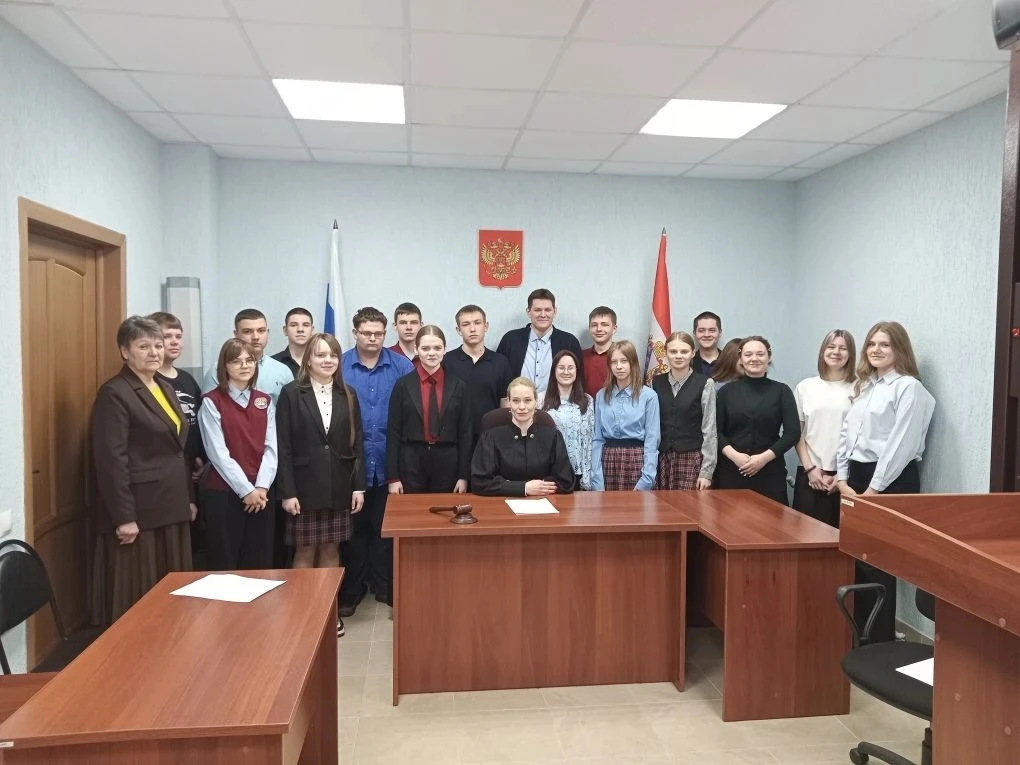 23 марта обучающиеся  МКОУ " Глебовская СОШ имени Артёма " на Разговорах о важном были приглашены ми