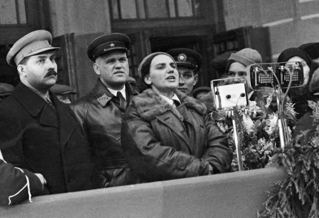 📅 9 «А» класс нашей школы посетил семинар «Женщины в Победе»  В рамках Гризодубовских чтений в школе