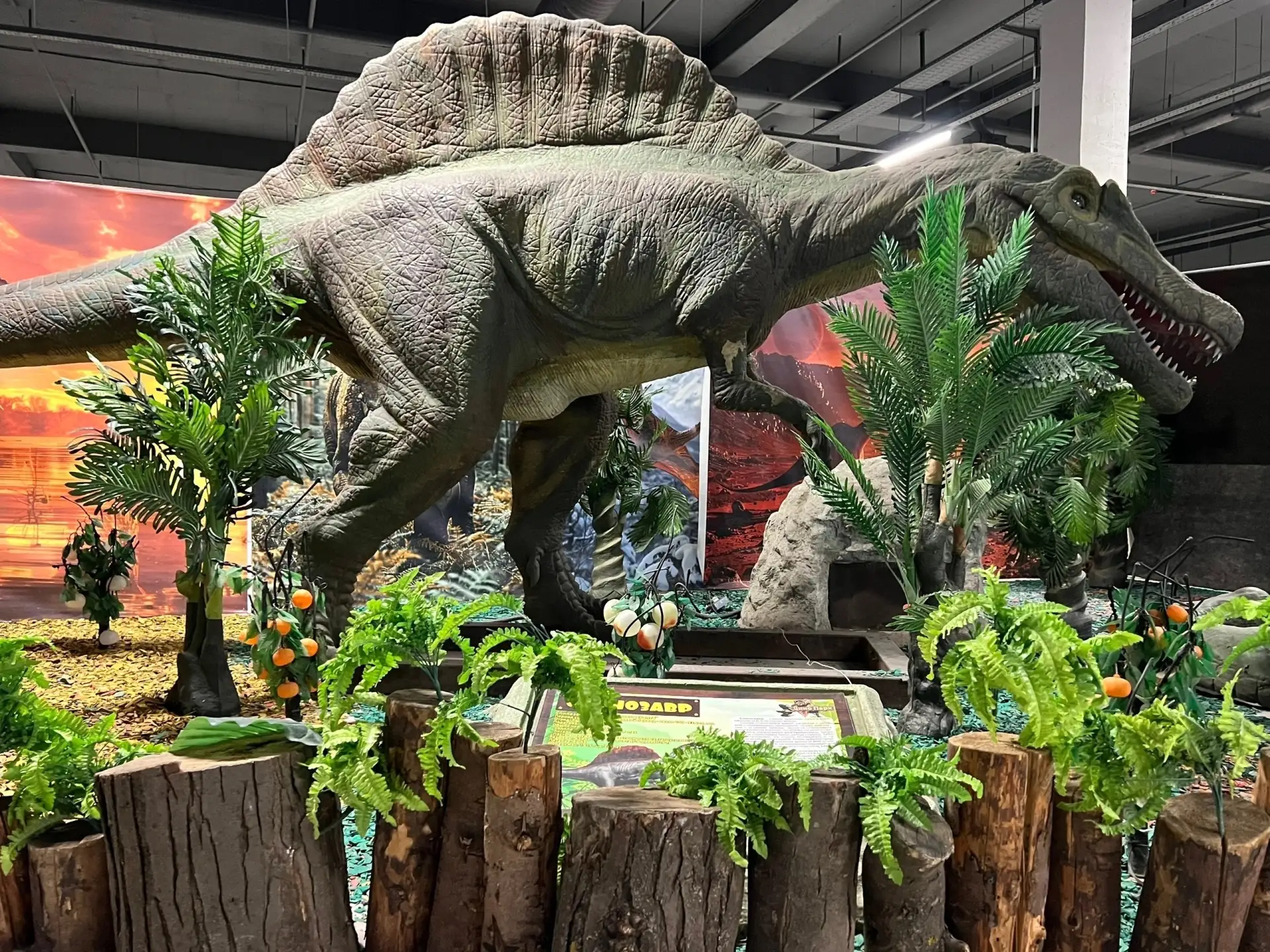 🦖 Выставка «Мир динозавров» открыта в Нижнем — здесь собрали движущихся динозавров, жи...
