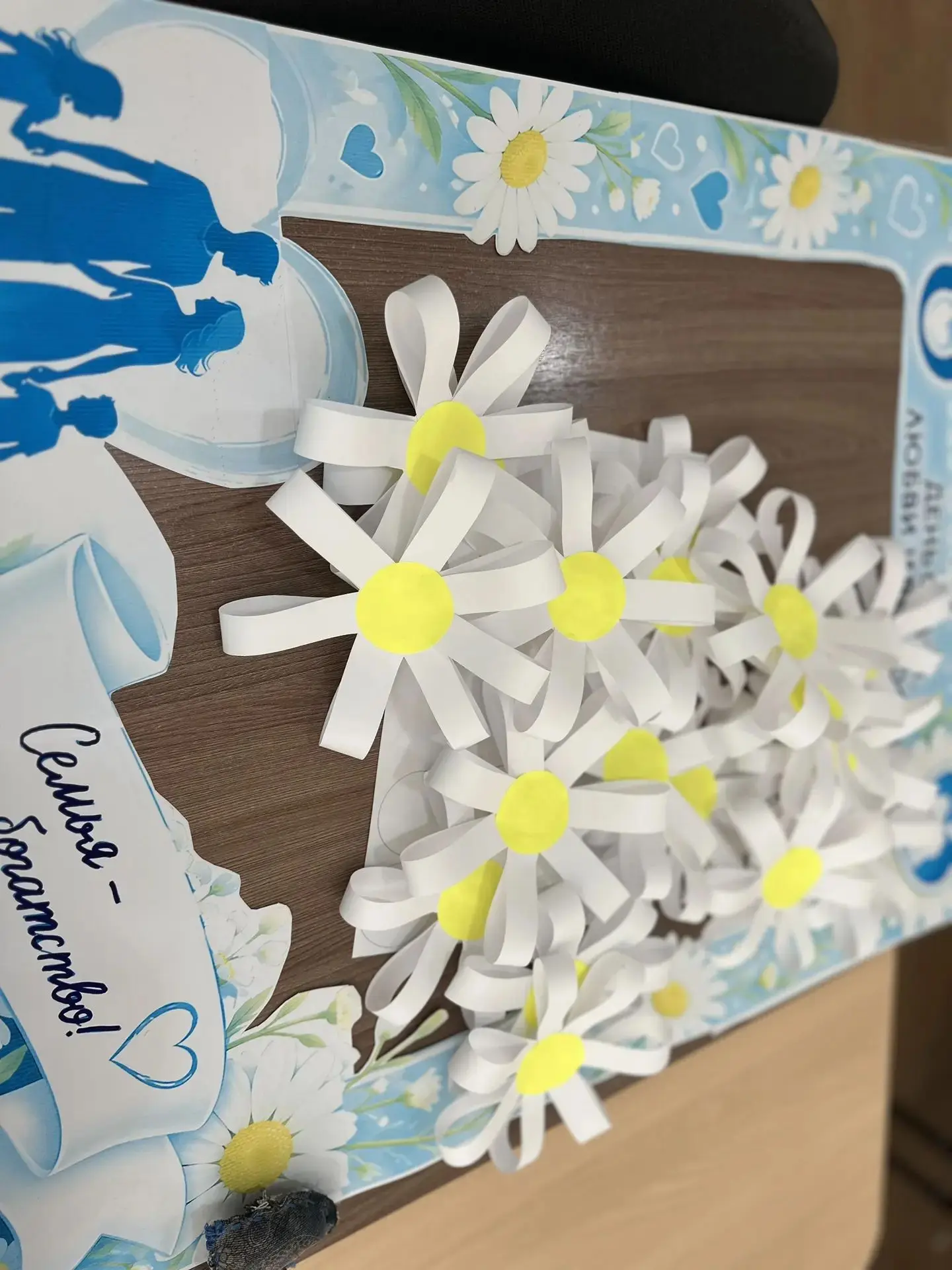 Семья, ромашки и немного волшебства ❤️🌼

В преддверии Дня семьи, любви и верности в нашем лагере дн