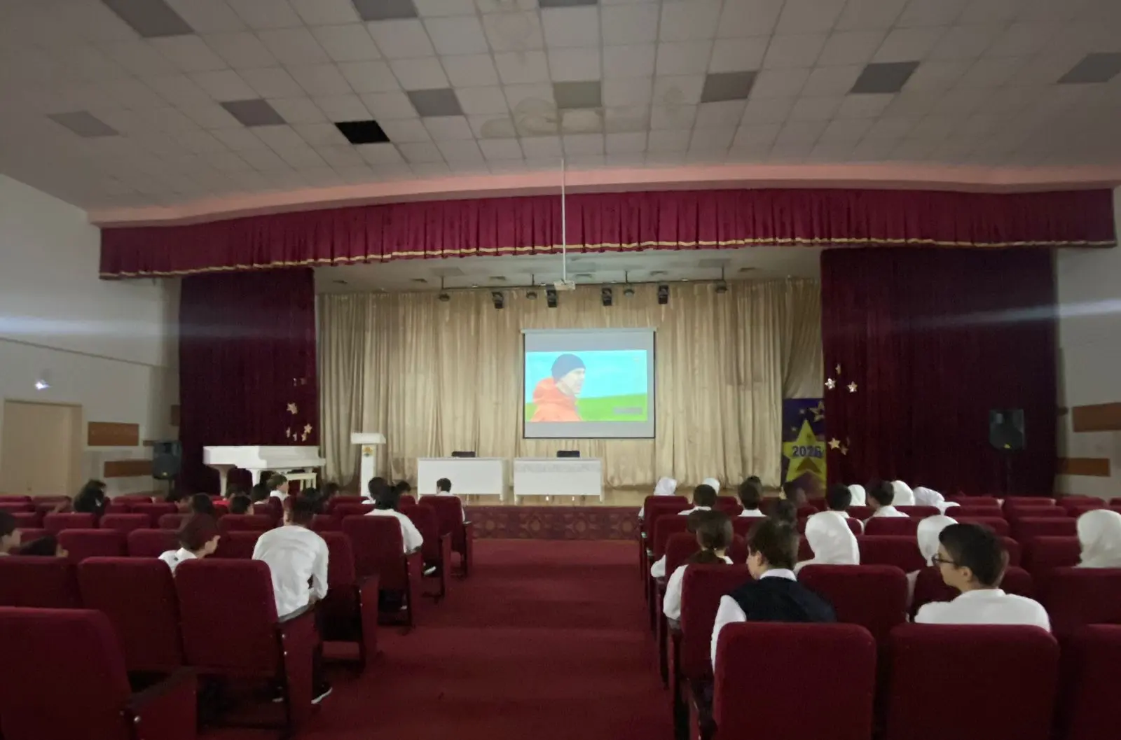 В школе прошёл тематический киноклуб, приуроченный ко Дню солидарности в борьбе с терро...
