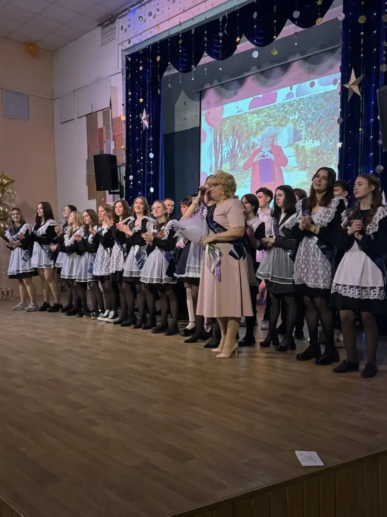 Сегодня для наших одиннадцатиклассников прозвенел последний звонок. Настоящий. Тот, после которого н