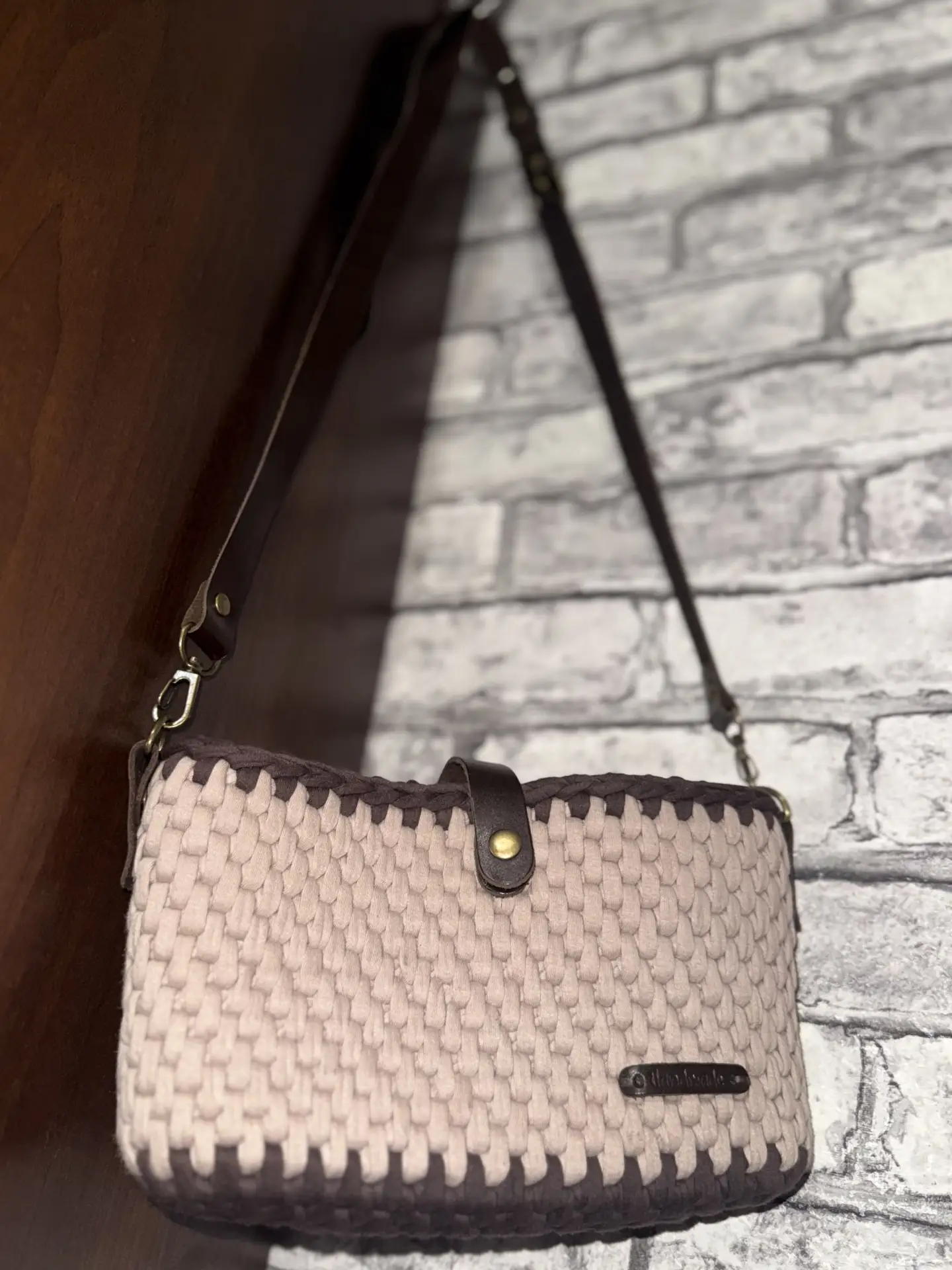 Хочу поделиться с вами моим новым приобретением — сумочкой ручной работы! 👜✨
