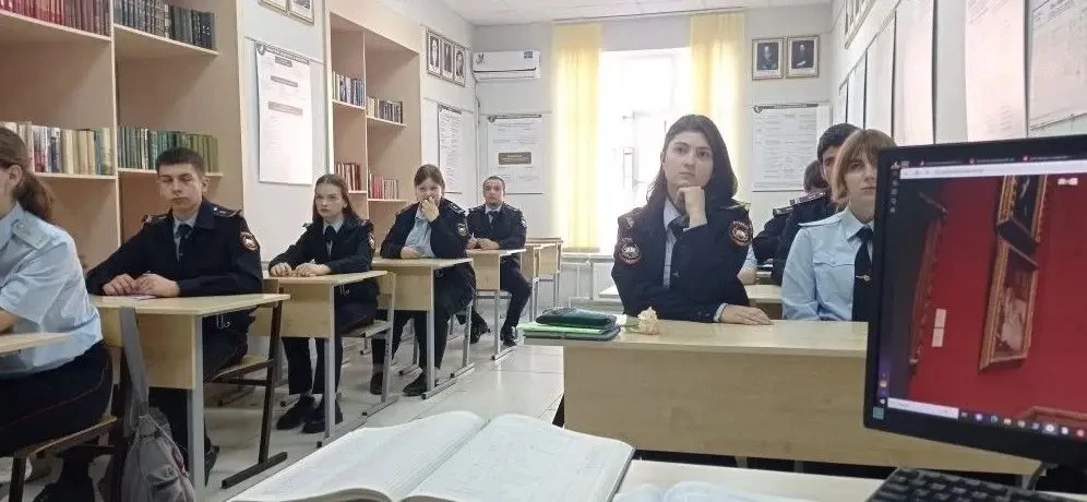 📚✨ Сегодня в Анапском индустриальном техникуме прошёл тематический урок «Разговоры о важном» на тему