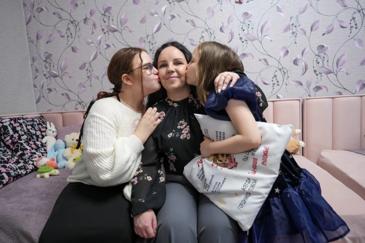 🌸Поздравил с 8 марта семью нашего героя, кавалера Ордена Мужества Олега Шорикова — супругу Ирину и д