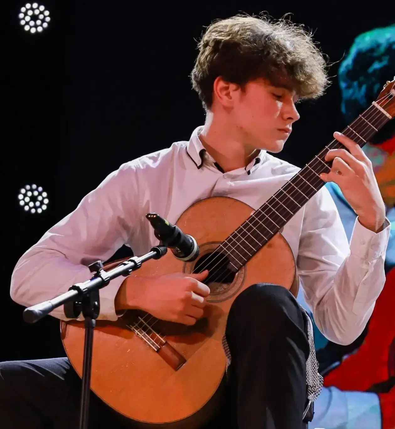 👏🎸Поздравляем выпускника отделения «Народные инструменты» по направлению гитара Любин...