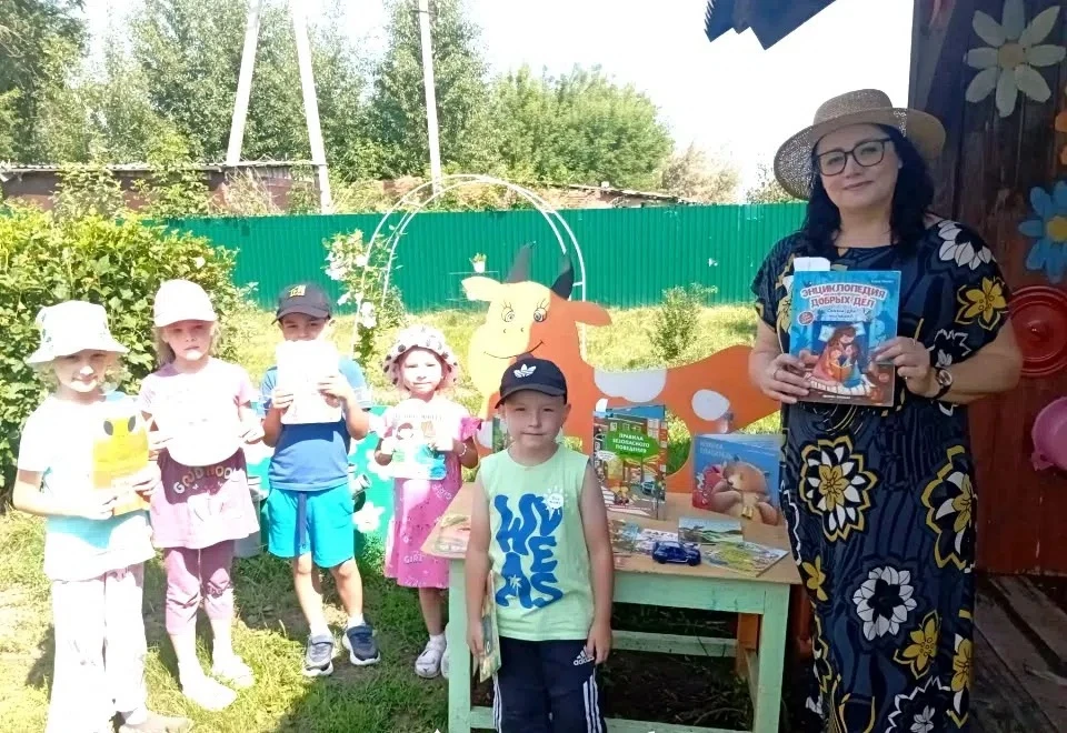 📚🥳Литературная гостиная "Читаем на природе любимые книжки"📖👫