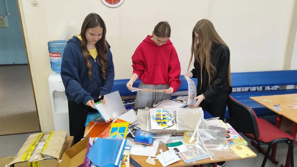 🎉 Спасибо всем участникам акции «Бумажный бум»! 🌍♻️  Сегодня наша школа вновь присоединилась к сбору