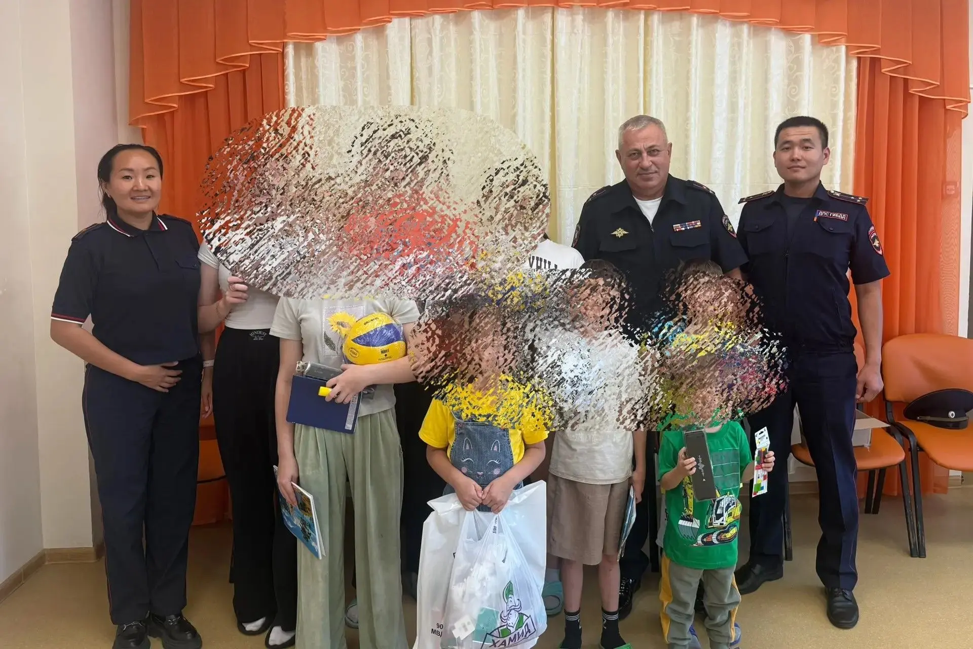 🔔Полицейские Бурятии поздравили детей с Днем знаний