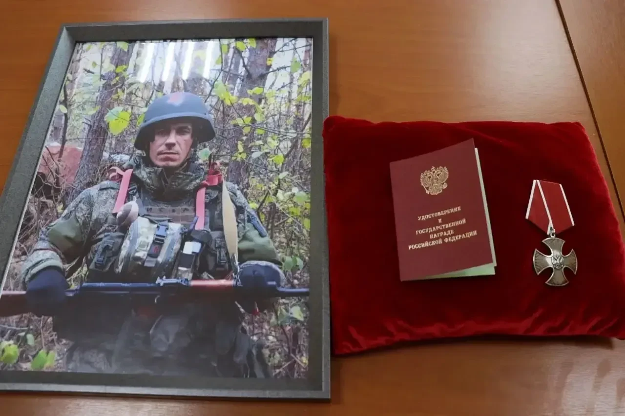 «Мы обязаны помнить»: трём героям СВО из Лискинского района переданы ордена Мужества