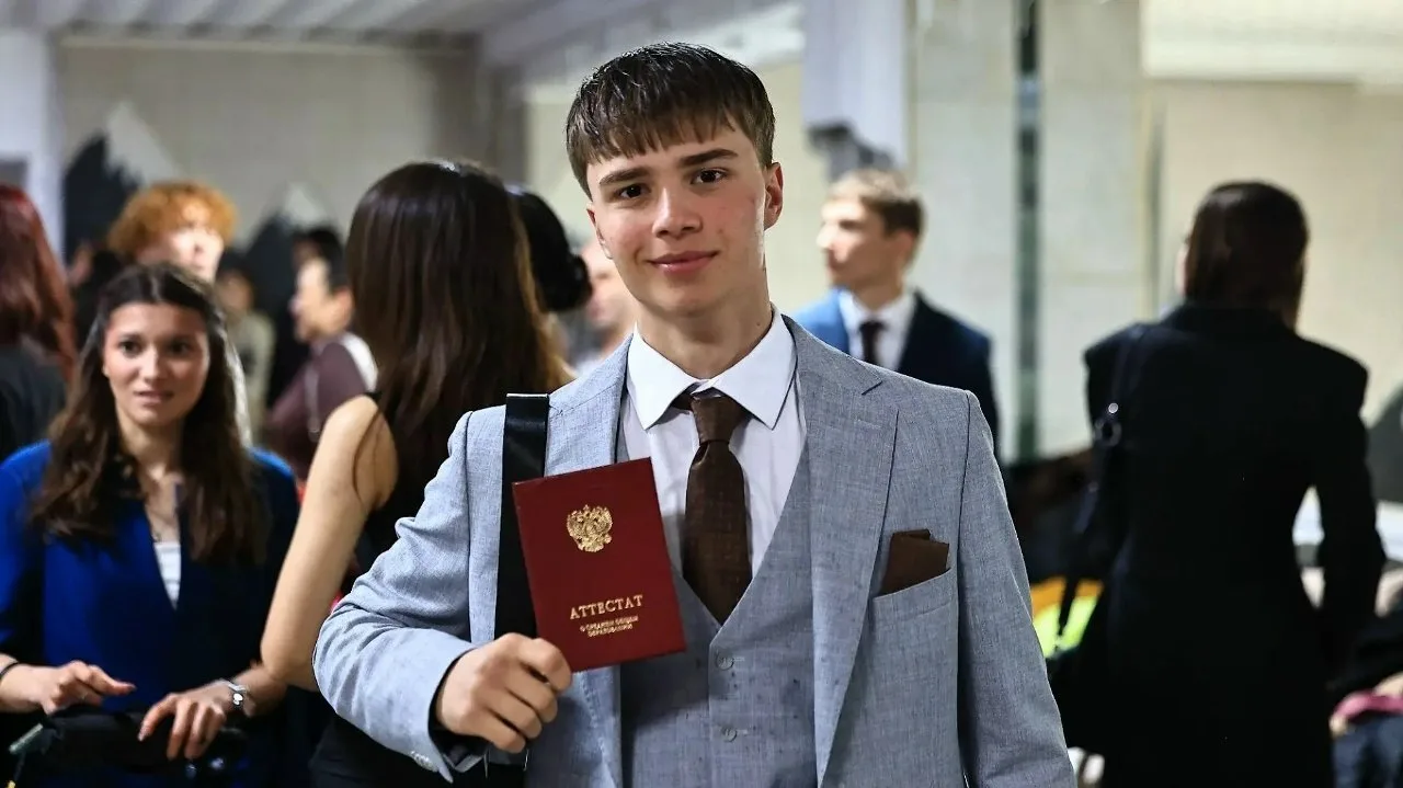 🎓 Салехардские выпускники побили рекорд по медалям «За особые успехи в учении»

В этом году в окруж
