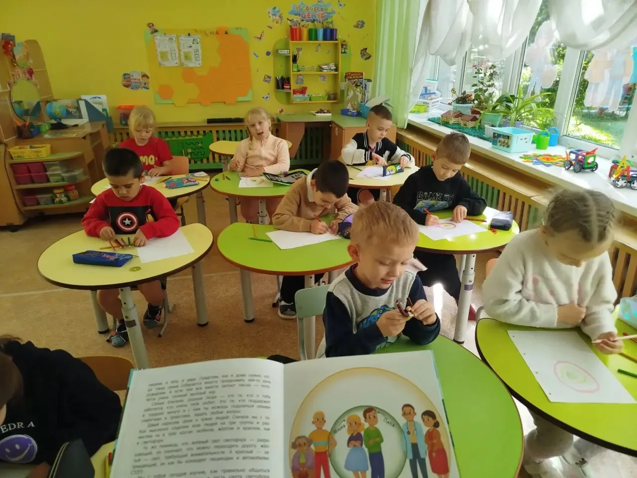📌Разобрали с ребятами подготовительных групп тему свой-чужой.