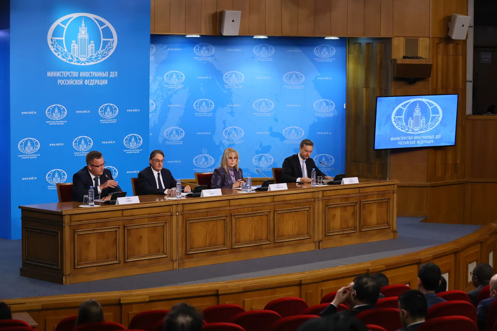 Элла Памфилова выступила на брифинге для представителей дипломатического корпуса, аккре...