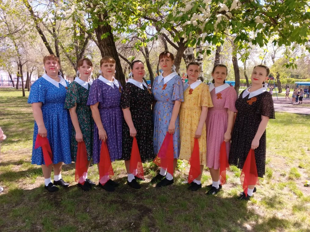 Сегодняшний день был по настоящему насыщенным. Днем педагоги вместе с детьми приняли участие в марше