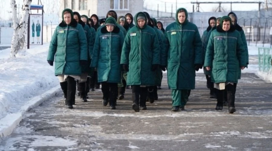 В Алтайском крае осужденная за покушение на сбыт наркотиков попыталась через суд застав...