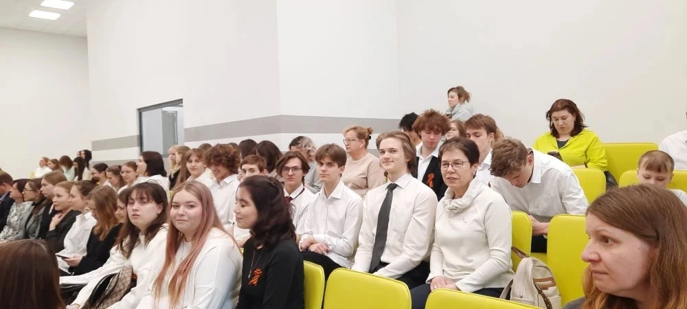 🎓 «100 баллов для Победы»            24 апреля обучающиеся 10–11 классов приняли участие в традицион