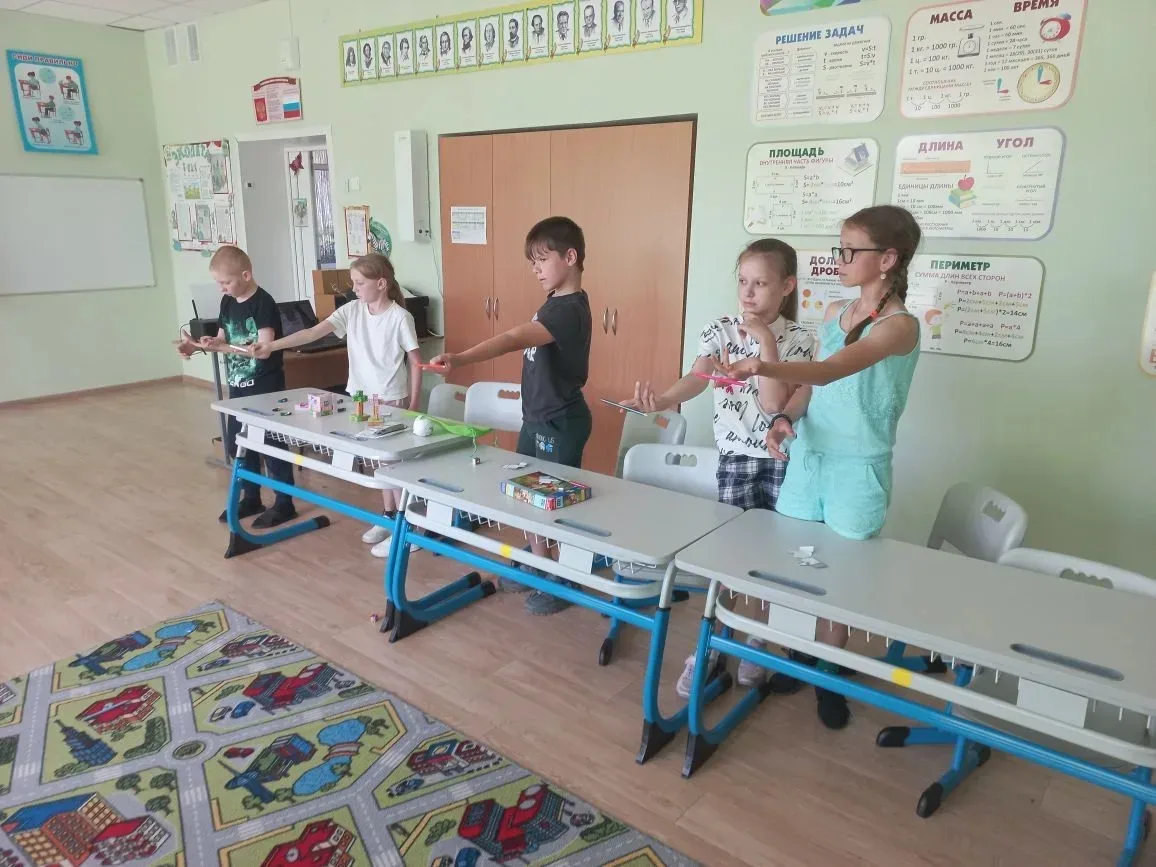 Сегодня в нашем лагере прошло весёлое Гиннесс-шоу.
Воспитанники лагеря познакомились с книгой рекорд