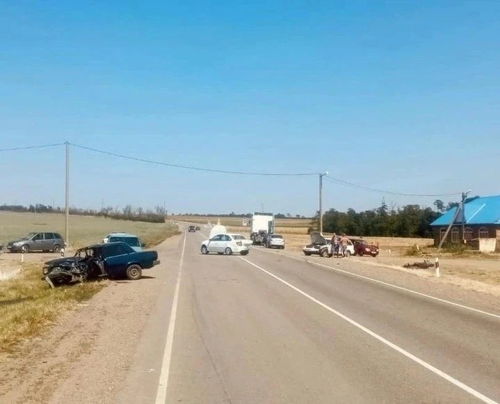 Авария произошла на трассе в Кавказском районе, трое пострадавших
