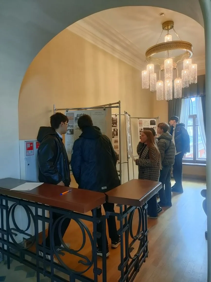 28 апреля команда 10 «А» класса приняла участие в городском краеведческом квесте "Псков через века".