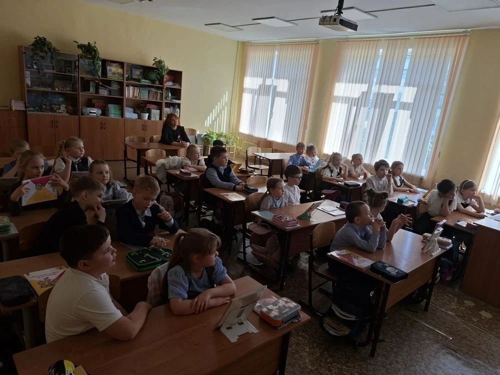 📌 В рамках проекта «Профессия моих родителей» в гостях у  1 «Г» класса побывала Кротова Оксана Алекс