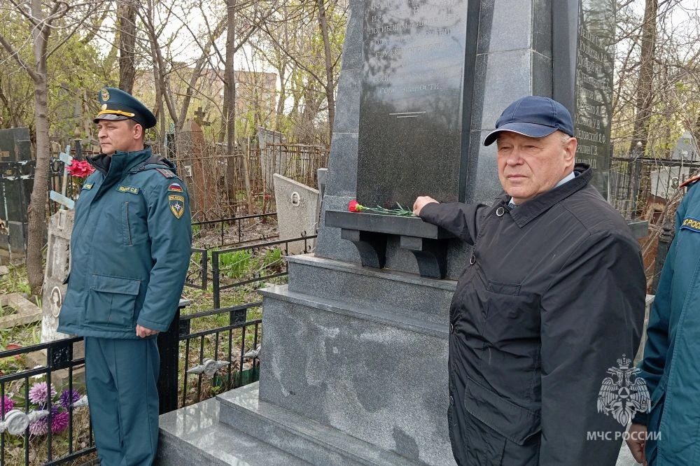 🥀Память о героях, отдавших жизни за общее дело, будет жить вечно!  Тушение пожаров — это их работа, 