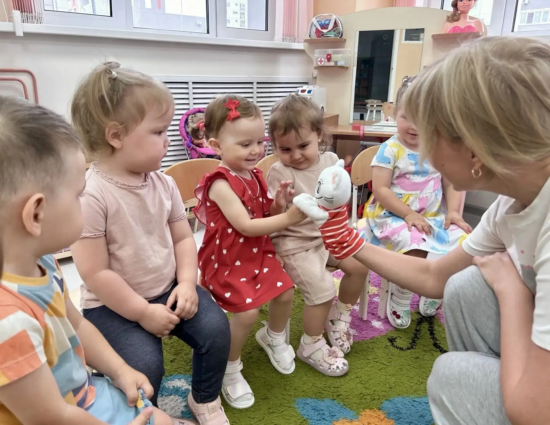 Первое  музыкальное занятие прошло сегодня у самых маленьких воспитанников нашего детского сада. 
По