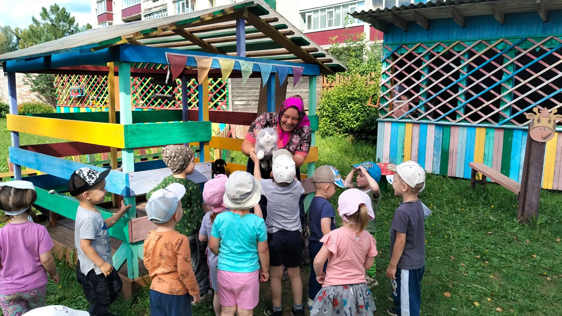☀️В младшей группе прошло  развлечение на свежем воздухе «На бабушкином дворе». Ребятиш...