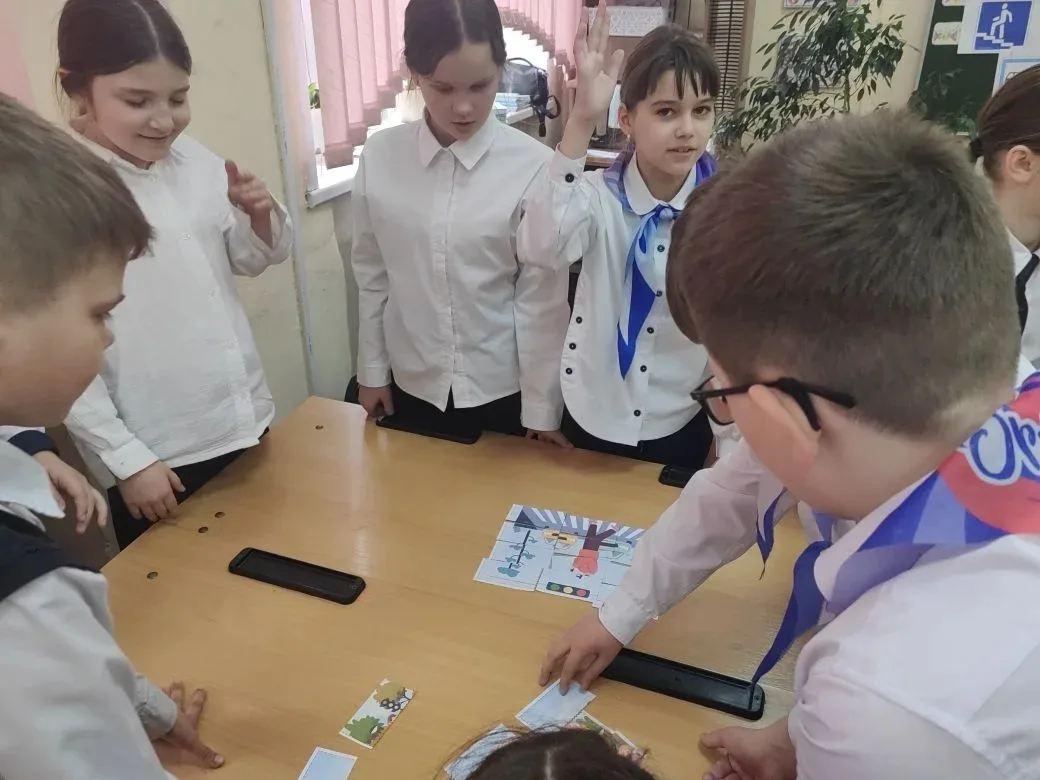 🚦В рамках мероприятий "Каникулы" обучающиеся начальной школы стали участниками квеста «Безопасный ма
